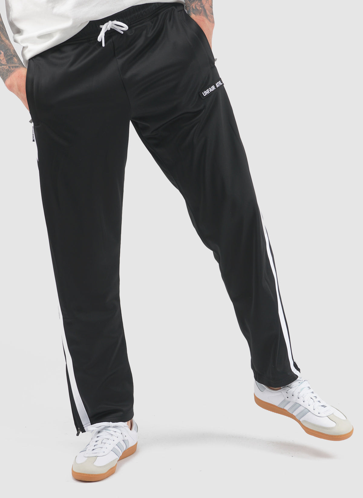 DMWU Evolution Trackpants - Black